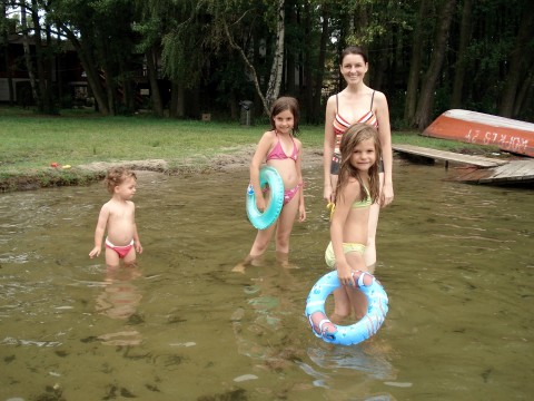 Dorota i dziewczynki w wodzie