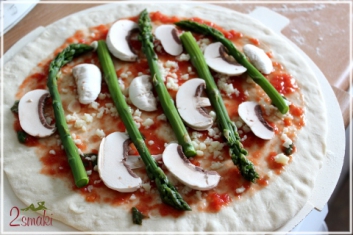 Pizza z zielonymi szparagami 1