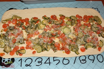 Pizza-roladki z cukinią, marchewką i porem 2