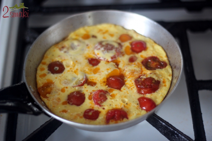 Omlet z pomidorami