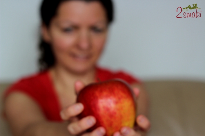 Ola z jabłkiem - zdrowa dieta i zdrowy styl życia