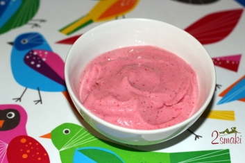 Błyskawiczne lody truskawkowo-jogurtowe