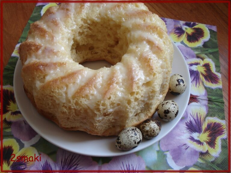 Wielkanocna babka drożdżowa o smaku cytrynowym
